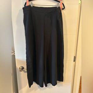 Black Crop Wide-Leg Pants